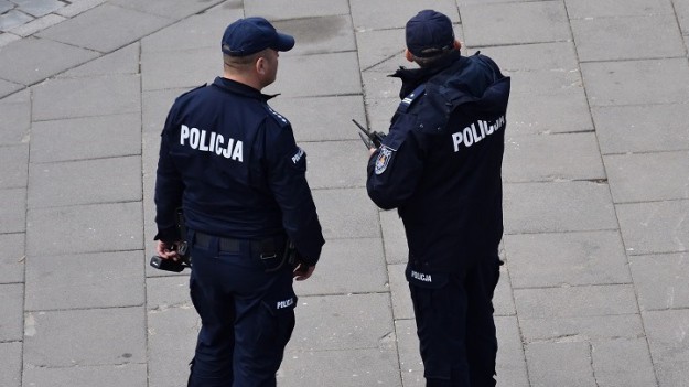 RMF Extra: Ukradli czekoladki i dotkliwie pobili ochroniarza. Grozi im kilka lat więzienia! 