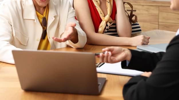 RMF Extra: Znane biuro podróży ogłosiło upadłość. Tysiące klientów bez wakacji i pieniędzy