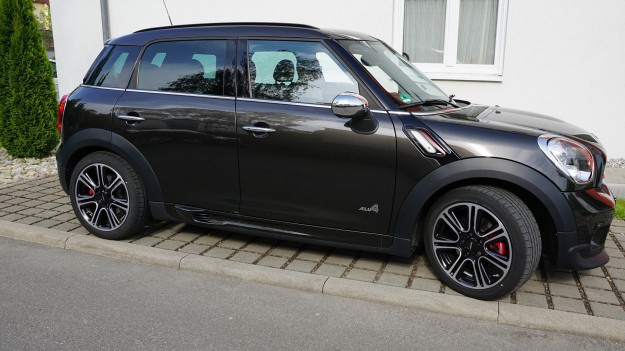 RMF Extra: Nowa usługa Amazona: kurier może otworzyć samochód i zostawić w nim paczkę!