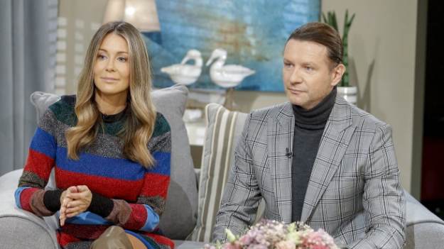 RMF Extra: Małgorzata Rozenek z mężem w basenie. Wodne harce zastąpiła zamyślona mina "Perfekcyjnej" [ZDJĘCIE]