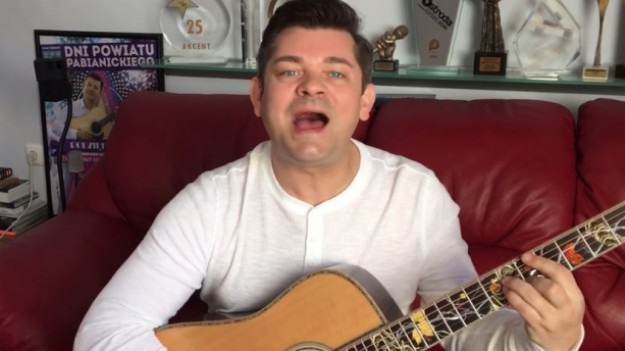 RMF Extra: "Przez twe oczy zielone" w reklamie sieci handlowej. Zenon Martyniuk jak Ewelina Lisowska?