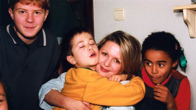 RMF Extra: Tak wyglądają dziś dzieci z "Rodziny zastępczej". Jedne robią kariery, inne zniknęły [FOTO]