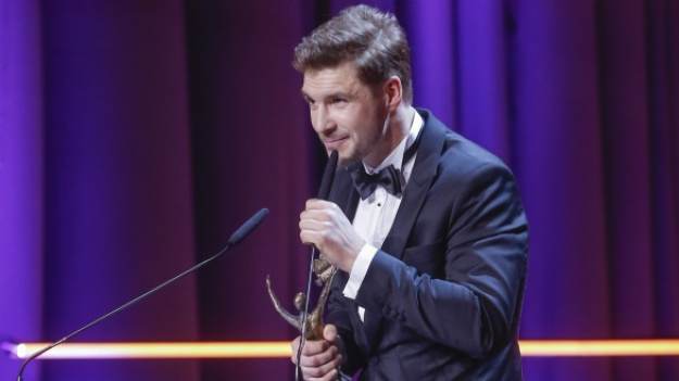 RMF Extra: Mikołaj Roznerski pokazał zdjęcie z planu "M jak miłość". Zamiast Ady Kalskiej - u jego boku inna aktorka! "Czas na zmiany"