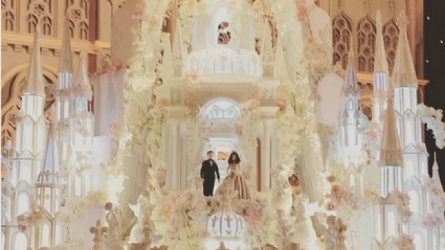 RMF Extra: Ten pięciometrowy tort ślubny zachwycił wszystkich!