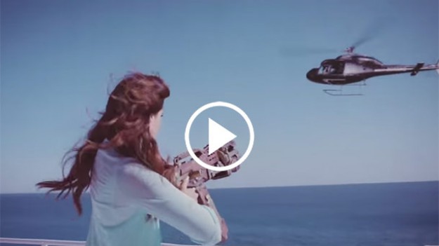 RMF Extra: Lana Del Rey: High By The Beach. Gwiazda strzela do śmigłowca [nowy teledysk]