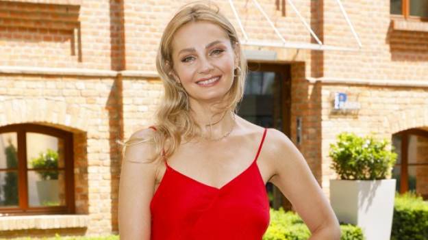 RMF Extra: Małgorzata Socha kokietuje na nowych zdjęciach. Błyszczący strój podkreślił zgrabną figurę aktorki. "Jest ogień" - komentują internauci [ZDJĘCIA]