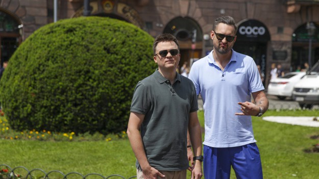 RMF Extra: Marcin Prokop i Szymon Hołownia z dziewczynami na pikniku. "Pan Szymon na pierwszej randce już się całuje?"