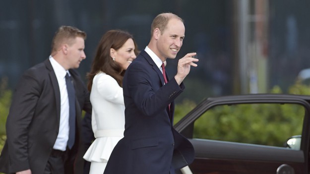 RMF Extra: Już są! Niepublikowane dotąd zdjęcia rodziny królewskiej trafiły do sieci: Książę Louis rozczula!