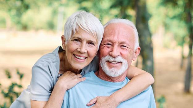 Ulgi na kartę seniora. Poznaj najnowsze zniżki i..