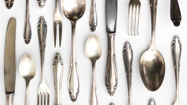RMF Extra: Jak wyczyścić sztućce ze srebra - praktyczne porady