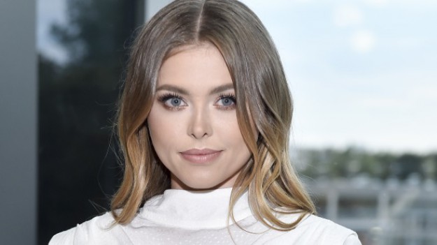 RMF Extra: Naturalna Joanna Opozda odsłania ciało w zmysłowej kreacji. "Mega kobieco"