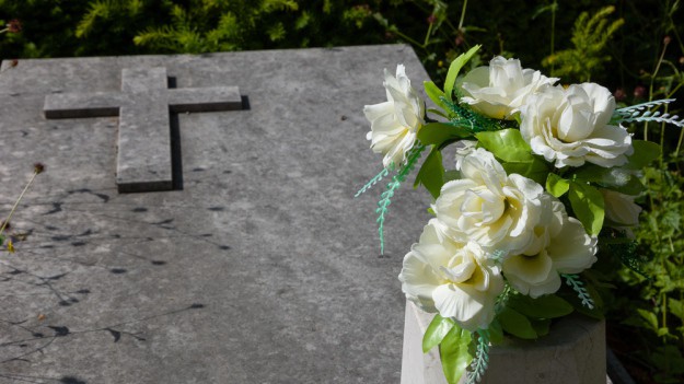 RMF Extra: Obrabowano grób znanej polskiej aktorki! Łupem złodziei padła metalowa rzeźba
