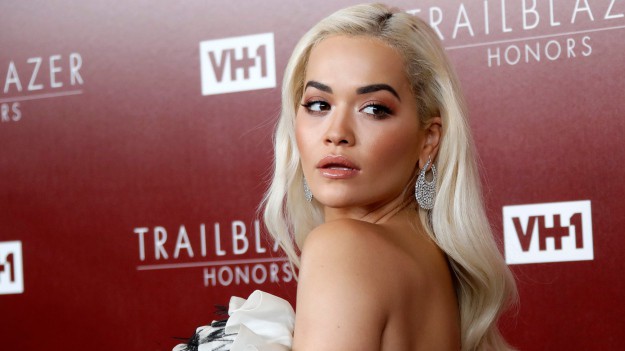 RMF Extra: Rita Ora w bikini i bez makijażu. Gwiazda pokazała odważne kadry z plaży. "Przepiękna!"