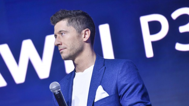 RMF Extra: Robert Lewandowski w czasie kwarantanny przeszedł zaskakującą metamorfozę. Fani go nie poznają!