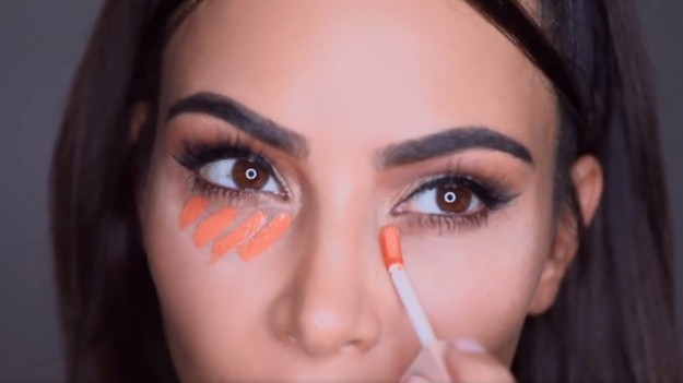 RMF Extra: Kim Kardashian i jej triki na pozbycie się cieni pod oczami. Sprawdź, jak robi to celebrytka!