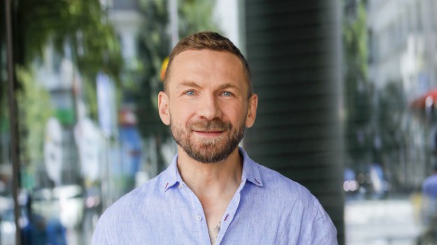 RMF Extra: Przemek Kossakowski wdał się w dyskusję na temat rozstania z Martyną Wojciechowską. Dziennikarz nie szczędził słów! [FOTO]