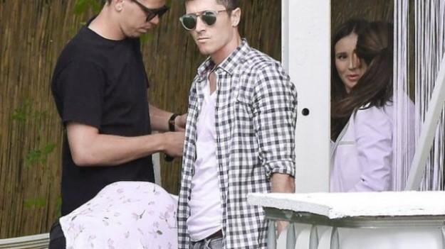 RMF Extra: Lewandowscy w ogniu krytyki. Narazili zdrowie Klary?