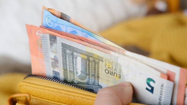 RMF Extra: Kolejny bank wydał zalecenia. Ile pieniędzy trzymać w domu w razie kryzysu?