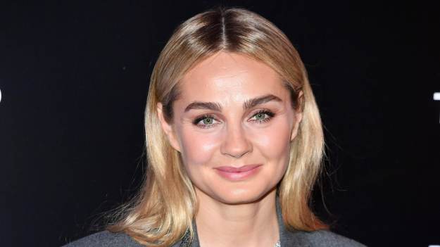 RMF Extra: Poruszenie w sieci. Małgorzata Socha z transparentem "Nie mam macicy"