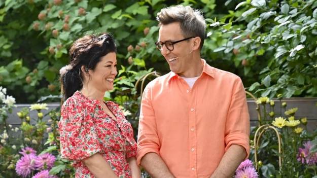 RMF Extra: Maciej Kurzajewski czule obejmuje Katarzynę Cichopek. Para pokazała prywatne zdjęcia. "Marzenia się spełniają"