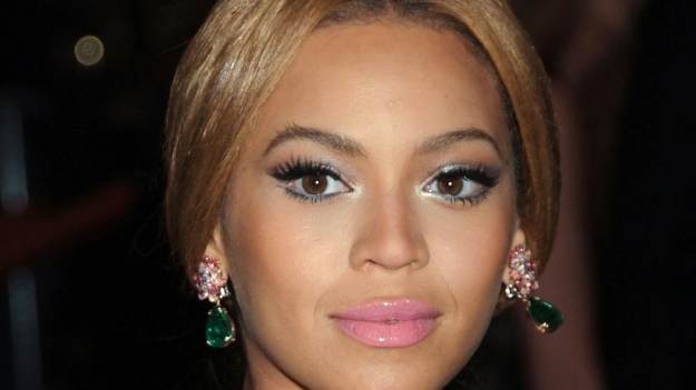 RMF Extra: Beyonce odsłoniła ciało na koncercie. Zasłaniały ją jedynie rzędy pereł [FOTO]