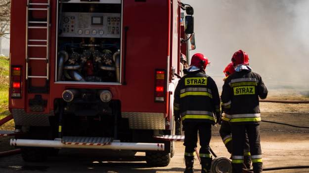 RMF Extra: Płonący bus w Krakowie. Ogień doszczętnie zniszczył pojazd [WIDEO]