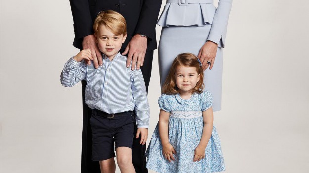 RMF Extra: Książę George i księżniczka Charlotte nie mogą siadać z rodzicami do stołu. Dlaczego?