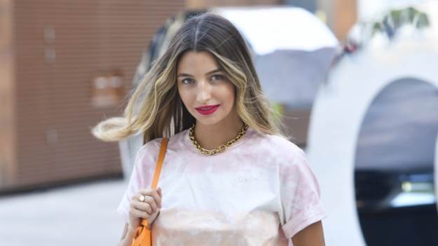 RMF Extra: Julia Wieniawa pozdrawia z wakacji. Jej ciało pokryła głęboka opalenizna. Tak aktorka pozowała do nowych zdjęć! 