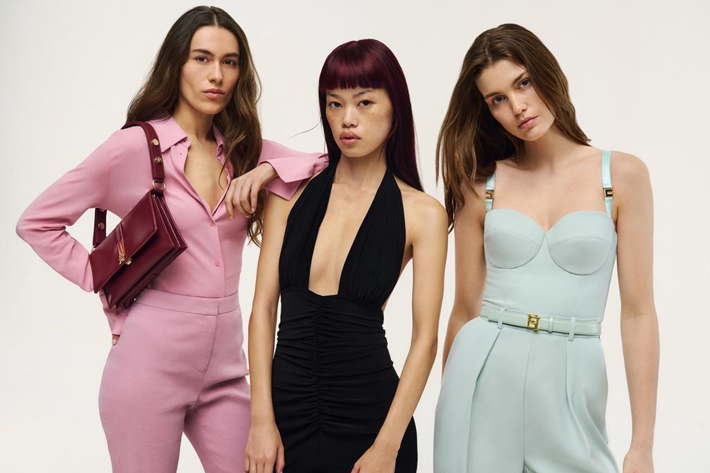 Sukienki maxi – dla kogo są najlepsze i jak je stylizować?