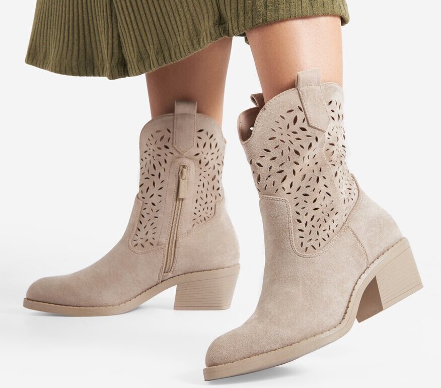 Nie tylko na festiwal. Z czym nosić kowbojki damskie na co dzień?