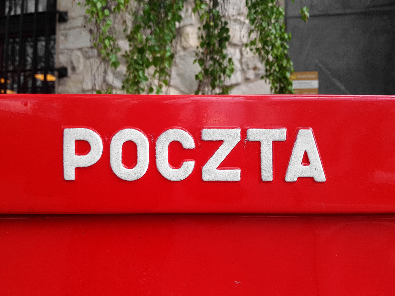 Poczta Polska doręczy ten pakiet do wszystkich domów. Rząd szykuje obywateli na kryzys