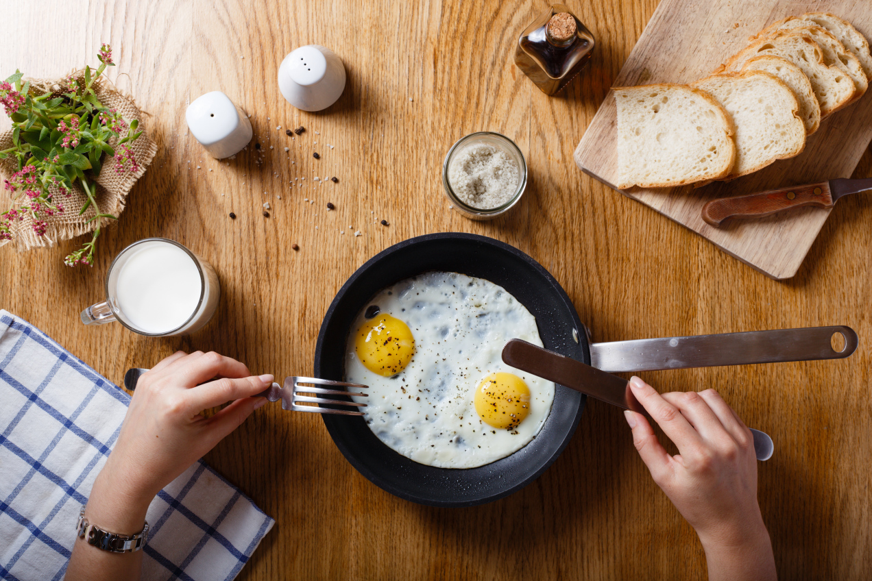 Na jakim tłuszczu smażyć jajka? Ekspertka rozwiewa wątpliwości!