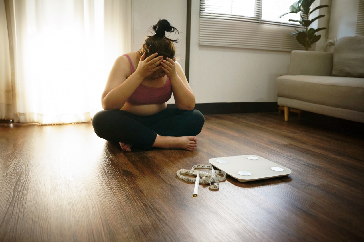 Odchudzasz się, ale waga nagle przestała spadać? To efekt plateau. Jak go przełamać?