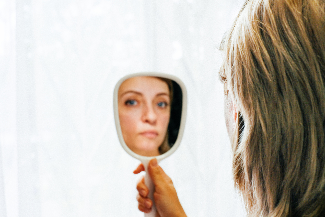 7 zdań, które często mówią ludzie z niską samooceną. Psycholodzy wymieniają