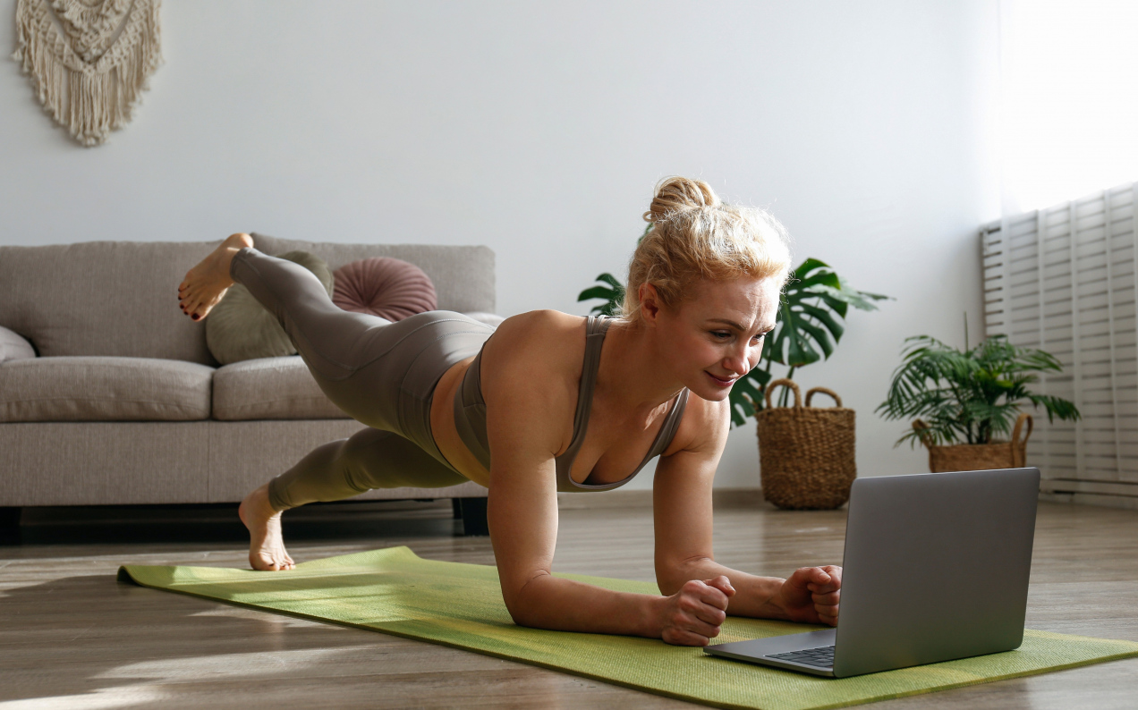 Nie siłownia, nie bieganie. Kalistenika wraca do łask. Sekret formy bez sprzętu