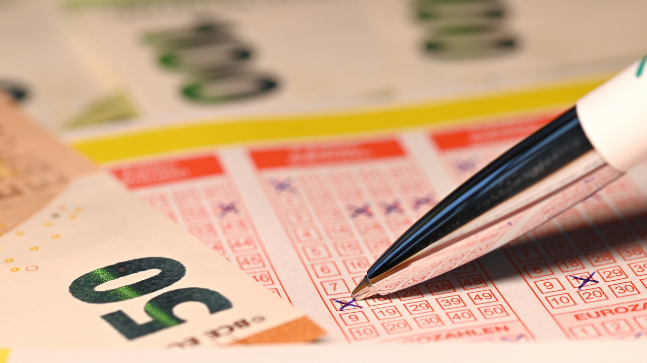 Wygrał 14 mln zł, ale żonie nie powiedział. Sam wydawał fortunę na przyjemności