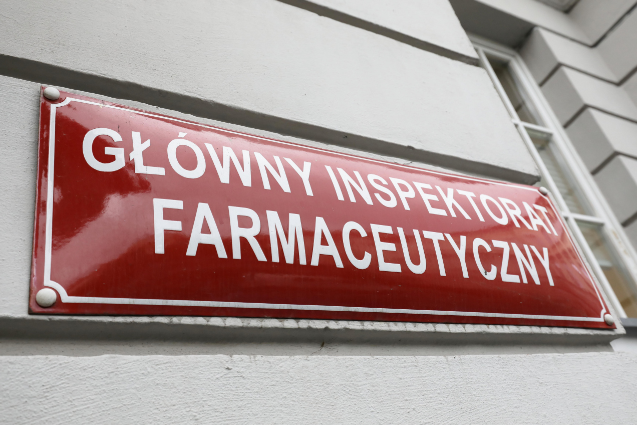 Pilny komunikat GIF. Popularny lek dla kobiet wycofany z aptek w całej Polsce