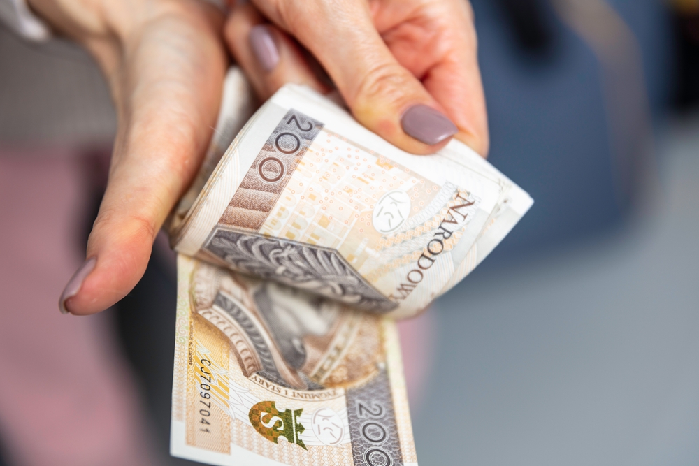 Koniec 800+, a zamiast tego 2333 zł dla wszystkich? Decyzja zapadła!