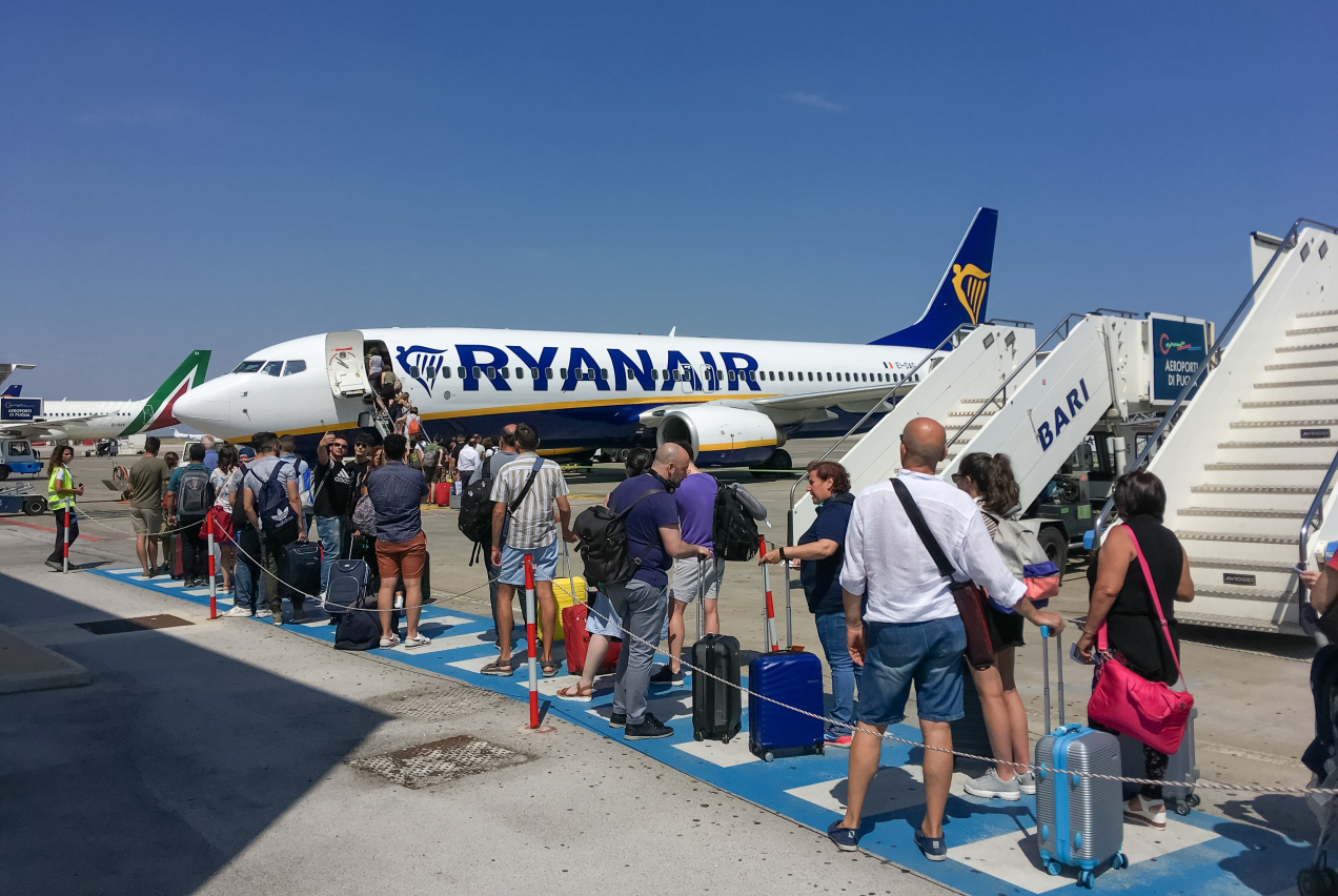 Wakacyjne loty samolotem zagrożone? Ryanair zabrał głos w sprawie kryzysu paliwowego