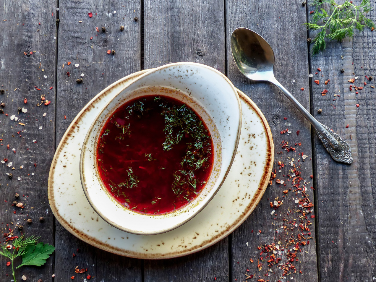 Na czym robić barszcz czerwony? Ten wybór ma znaczenie!
