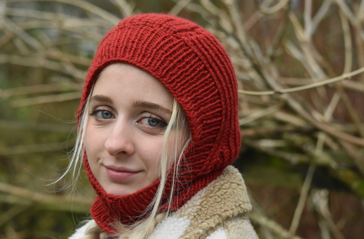 Co zamiast czapki? Zapomnij o elektryzujących się włosach. Nowy trend na zimę