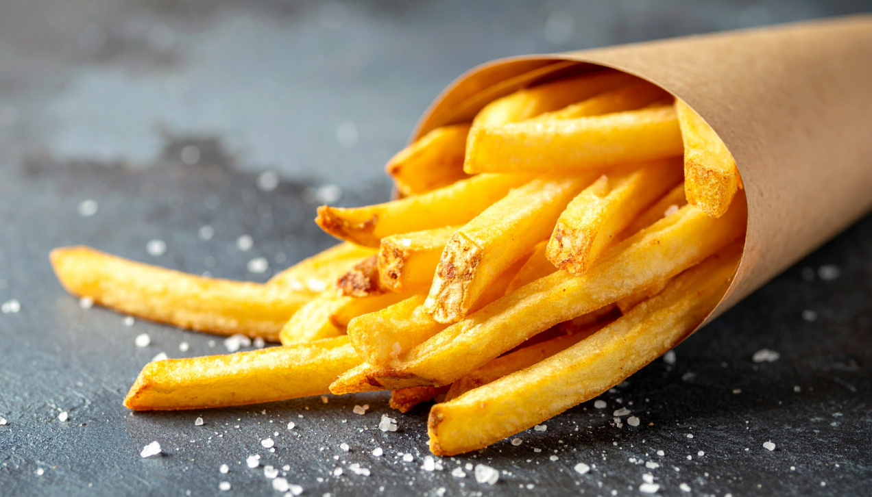 Dodaj to do oleju, a twoje frytki będą chrupiące jak nigdy! Sprawdzony trik kucharzy