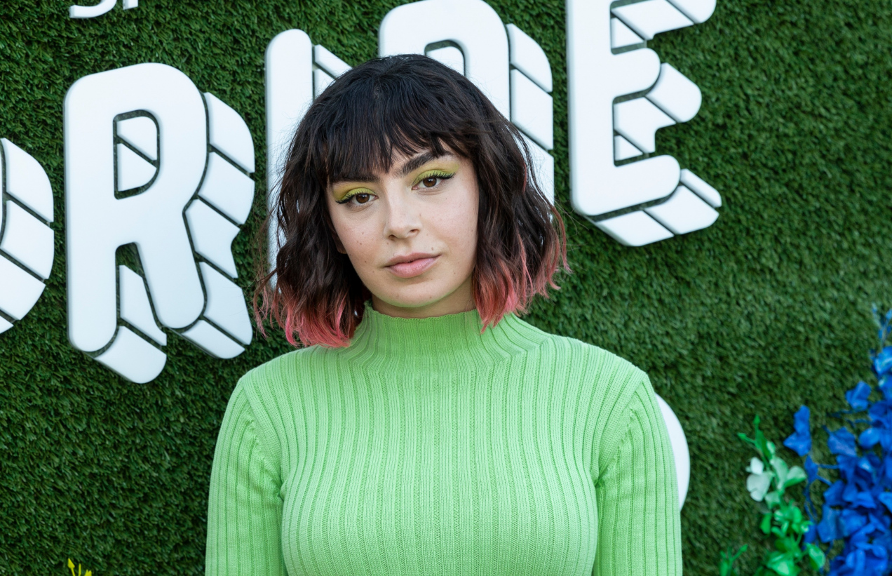 Charlie XCX w Warszawie. Zwiastun filmu „Erupcja” już jest