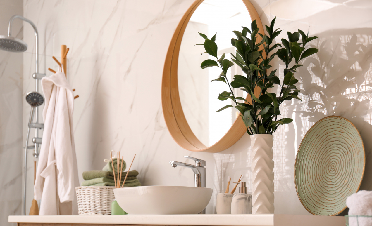 Wsypuję do słoiczka i kładę w łazience. Domowy sposób na odświeżacz powietrza