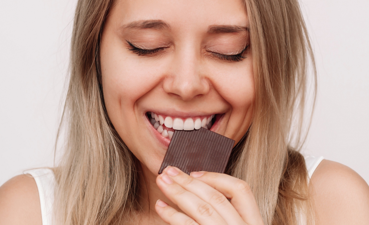 Jedzenie czekolady może spowolnić starzenie? Zaskakujące odkrycie naukowców