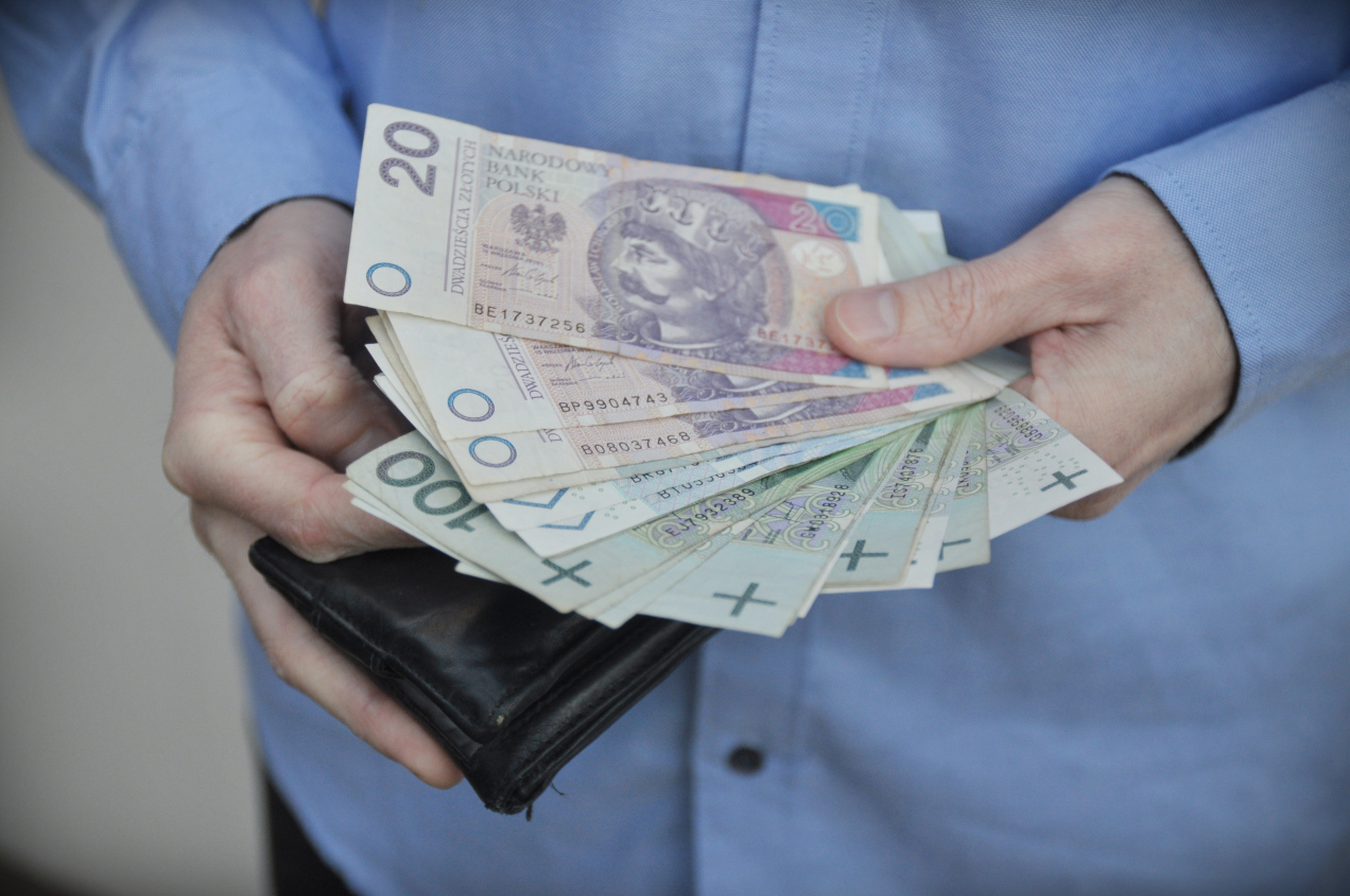 Nie tylko duże sumy. Ile można wpłacić na konto bez kontroli urzędu skarbowego?
