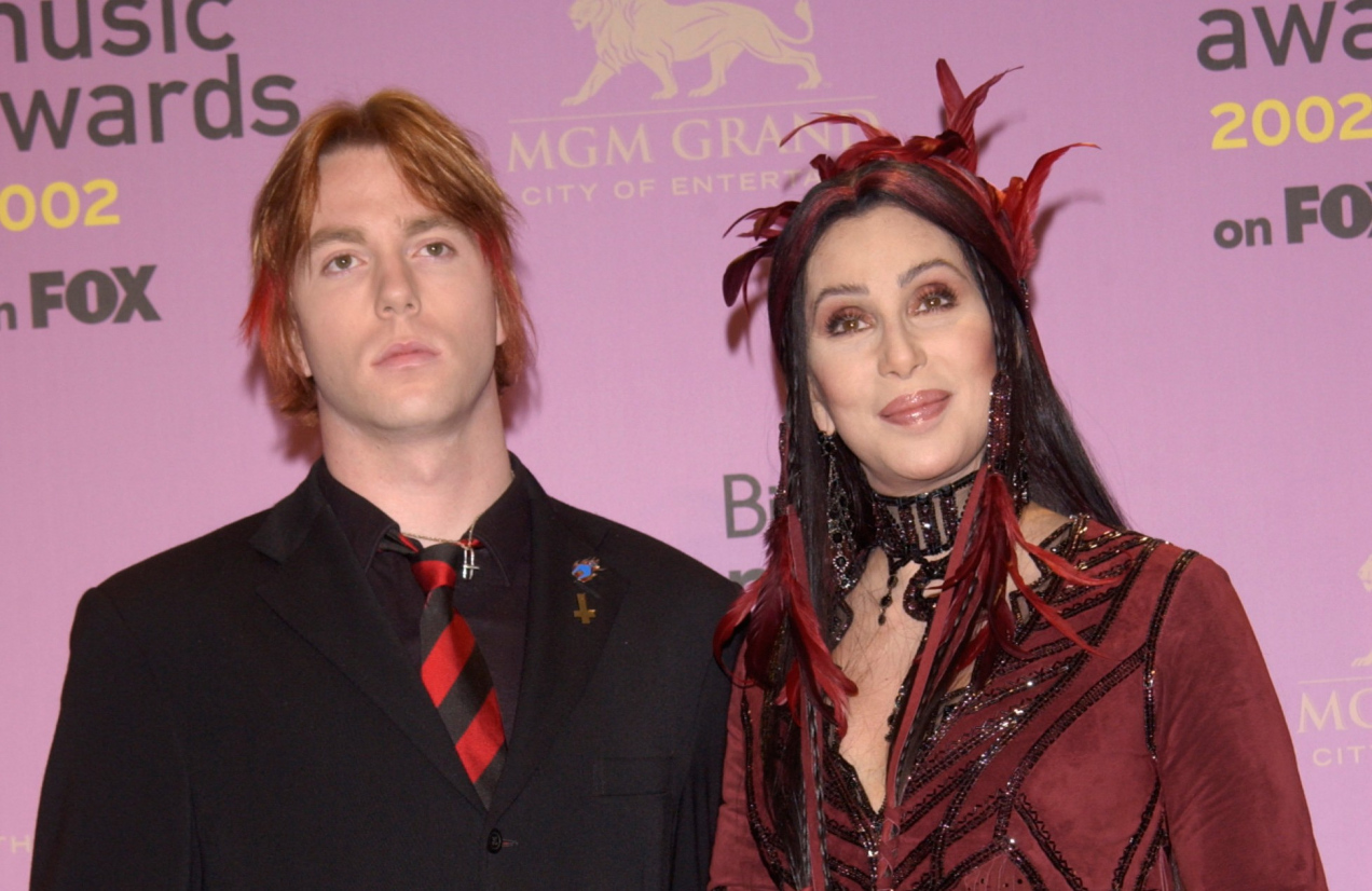 Cher chce przejąć kontrolę nad finansami syna. Elijah Blue Allman ma ogromne długi u dilerów