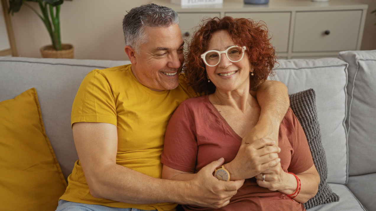 Ludzie szczęśliwi w związku często mówią te zdania. Ekspert wskazuje 7 zwrotów