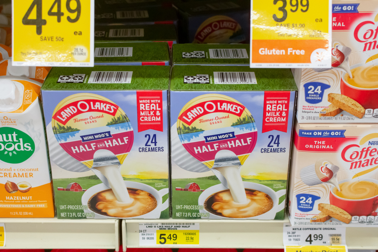 Wcale nie cukier! Oto najgorszy składnik, jaki Polacy dodają do kawy