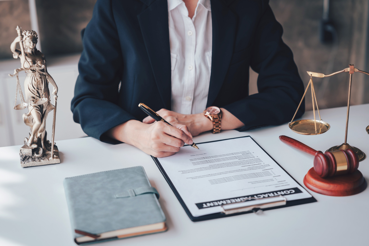 Czy testament trzeba sporządzić u notariusza? Sprawdź, co mówi polskie prawo